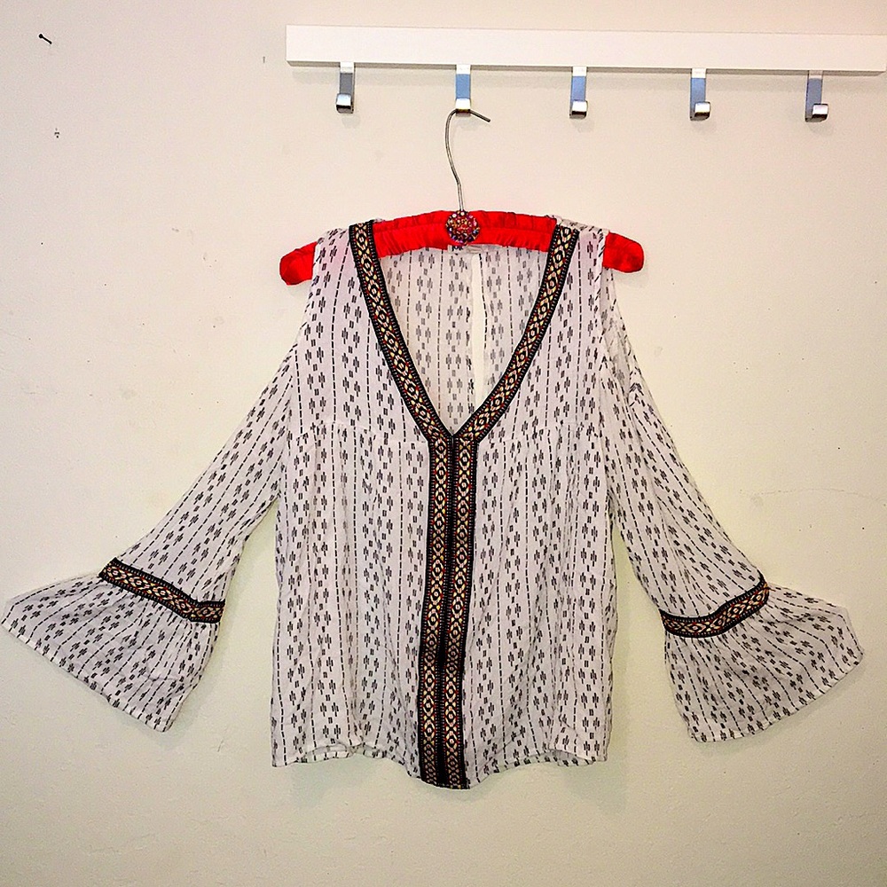 CUTE COLD SHOULDER SIZE L BOHO TOP